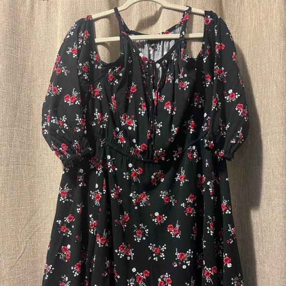 Torrid | Floral Cold Shoulder Midi Dress | Size 2 - Picture 1 of 8